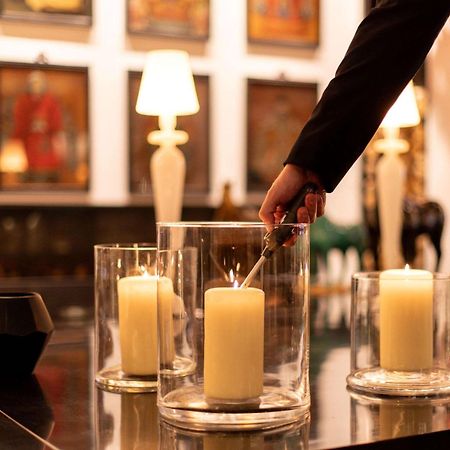 Sofitel Frankfurt Opera Hotel Frankfurt am Main Eksteriør billede A candle being lit