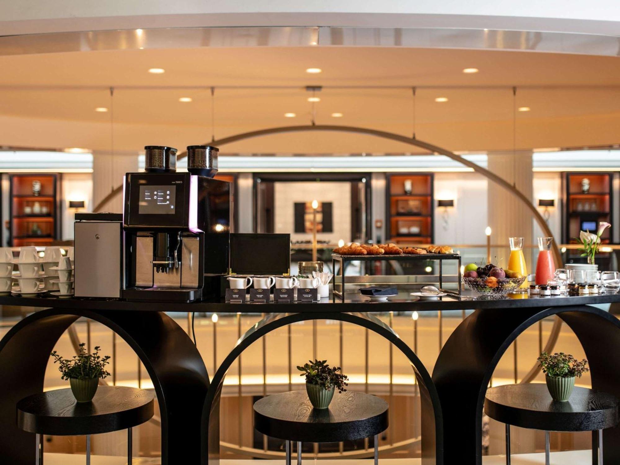 Sofitel Frankfurt Opera Hotel Frankfurt am Main Eksteriør billede The Coffee Shop