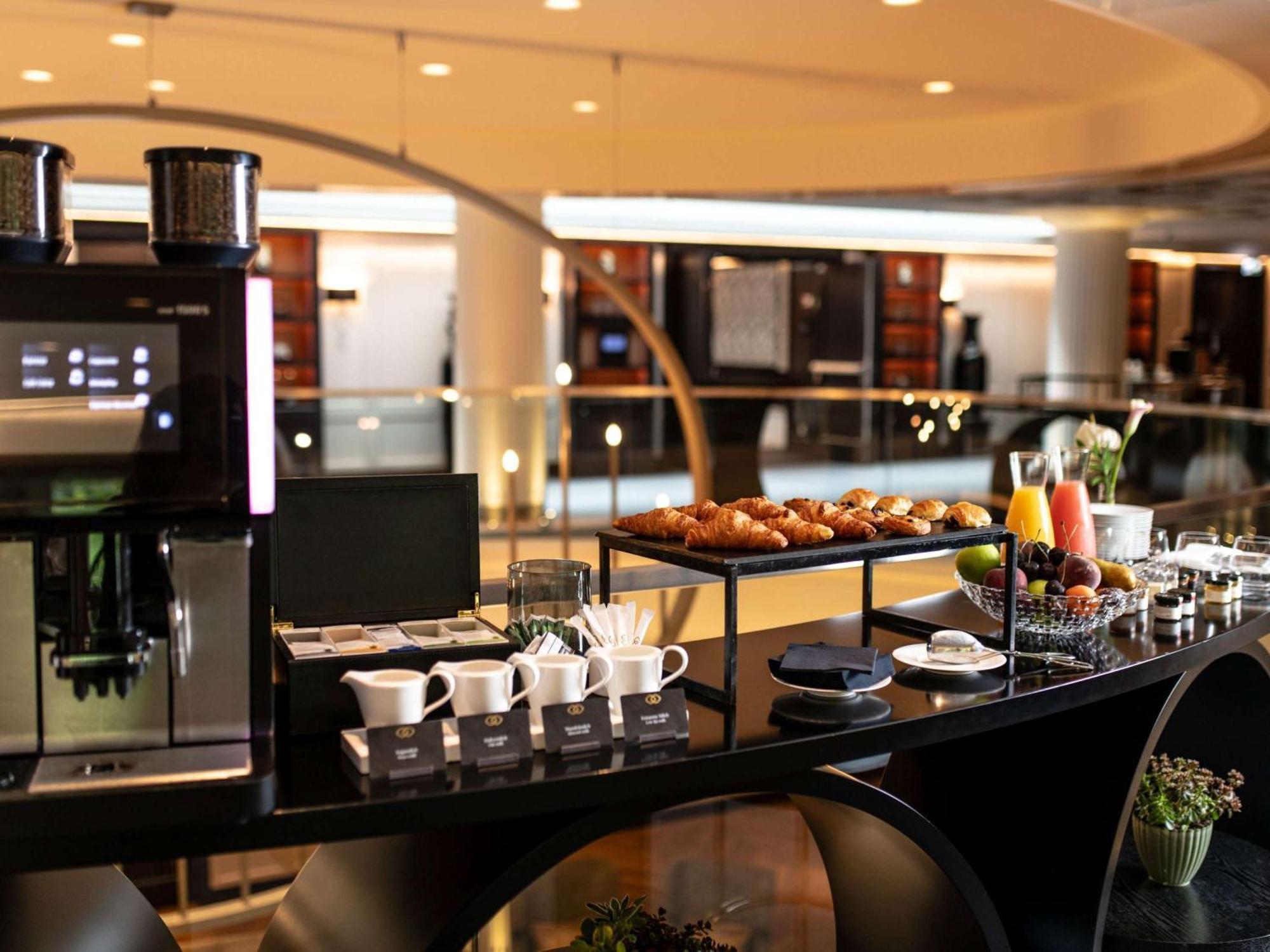 Sofitel Frankfurt Opera Hotel Frankfurt am Main Eksteriør billede The Coffee Shop