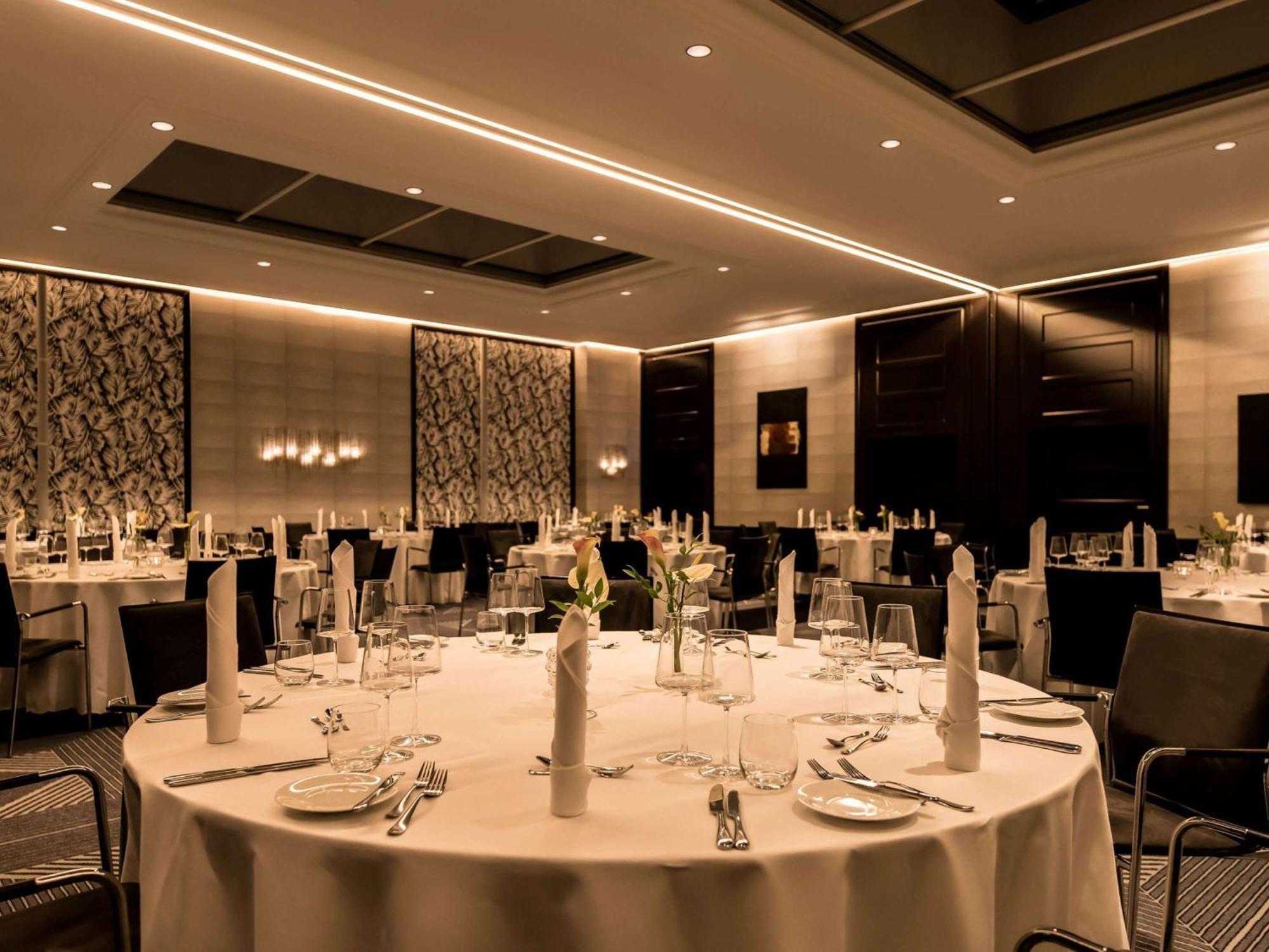 Sofitel Frankfurt Opera Hotel Frankfurt am Main Eksteriør billede The ballroom at the InterContinental London The O2