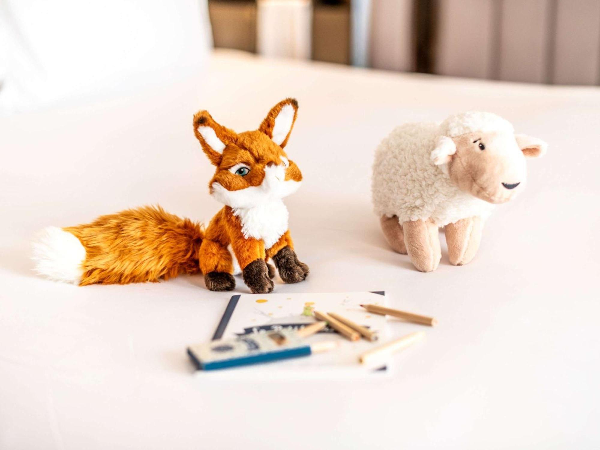 Sofitel Frankfurt Opera Hotel Frankfurt am Main Eksteriør billede The Fox and the Lamb