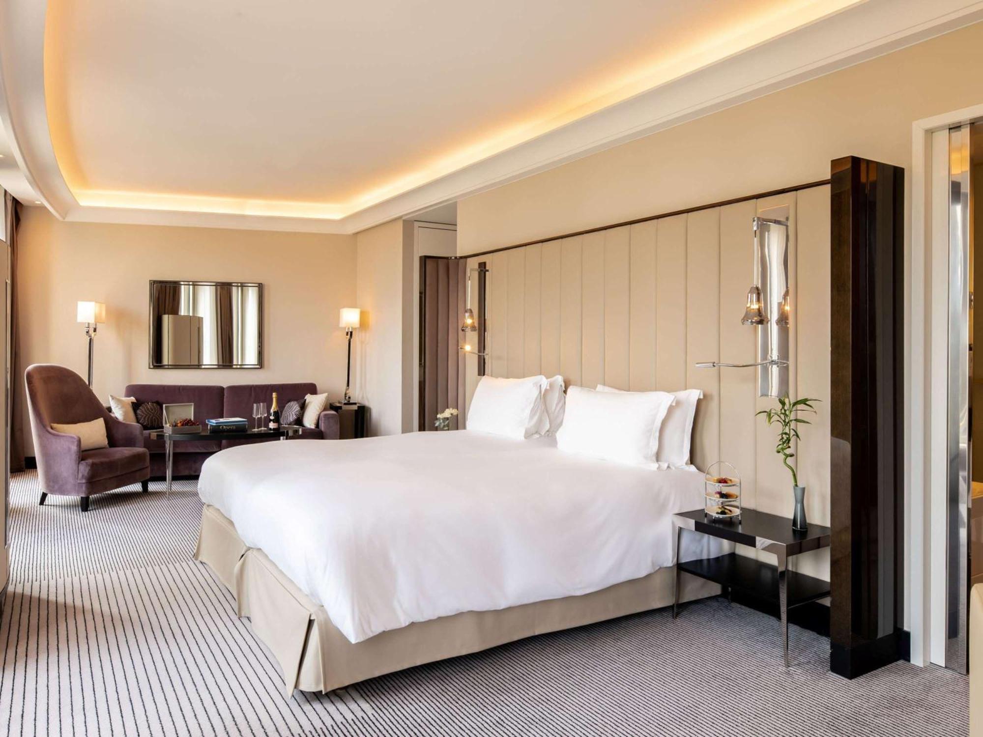 Sofitel Frankfurt Opera Hotel Frankfurt am Main Eksteriør billede A suite at the InterContinental Paris Le Grand