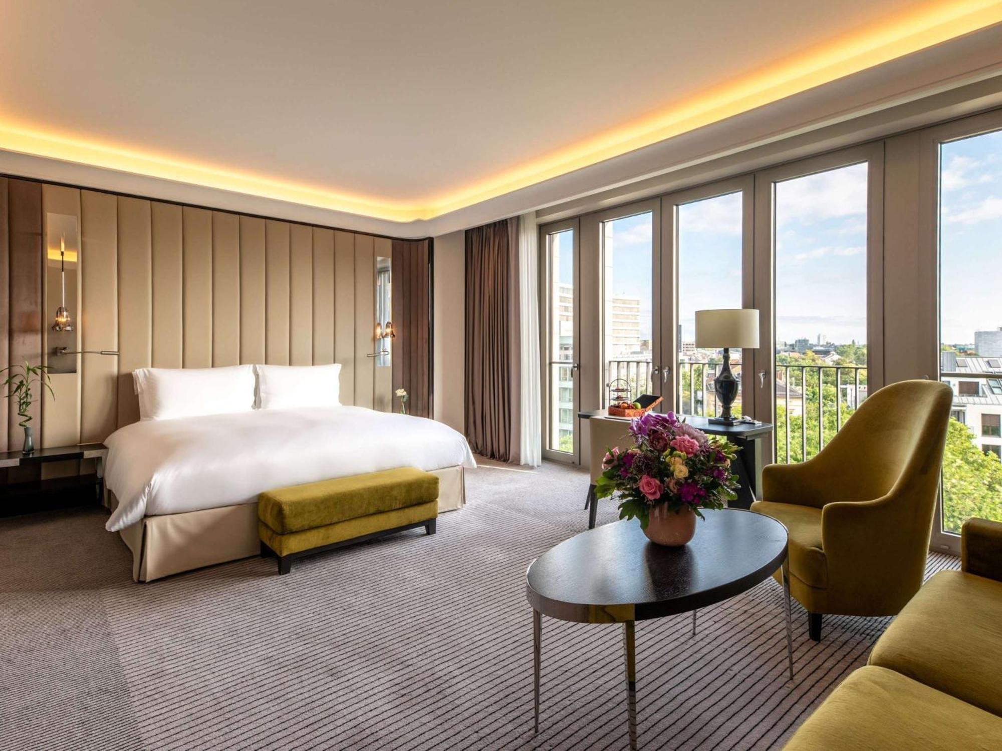 Sofitel Frankfurt Opera Hotel Frankfurt am Main Eksteriør billede A suite at the InterContinental Paris Le Grand